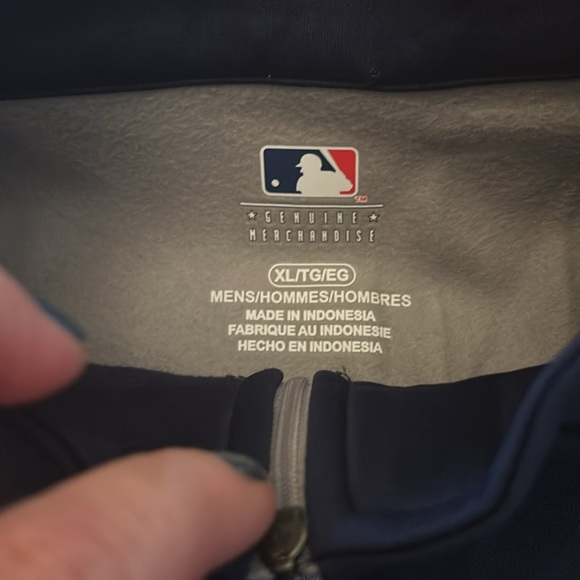 New York Yankees Pull Over - Picture 3 of 4